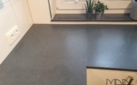 Suede Oberflächen der Charcoal Soapstone Silestone Arbeitsplatten