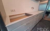 Ausschnitt in der Color White Marazzi Arbeitsplatte