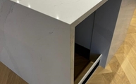 Eternal Calacatta Gold Silestone Arbeitsplatte und Wange