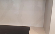 Ceranfeld in der Eternal Calacatta Gold Silestone Arbeitsplatte