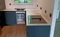 L-Küche in Köln mit Extra Statuario Infinity Arbeitsplatten