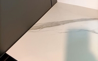 Extra Statuario Infinity Arbeitsplatte in Marmoroptik