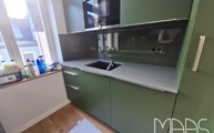 Grüche Küche mit Glasrückwänden 6003 RAL Olive Grün