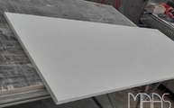 Produktion - 2 cm dicke Ice White K2 Quarzplatte