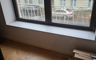 Montage der Iconic White Silestone Fensterbank in Köln