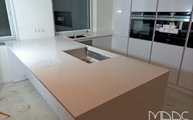 Küche in Köln mit Iconic White Silestone Arbeitsplatte