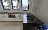 L-förmige IKEA Küchenzeile mit Belvedere Granit Arbeitsplatten