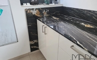 Montage der Belvedere Granit Arbeitsplatten und Rückwände in Köln