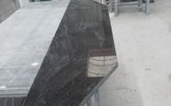Produktion - Black Pearl Granit Arbeitsplatte mit Schrägschnitten