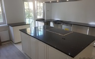 Montage in Köln der Negro Stellar Silestone Arbeitsplatten