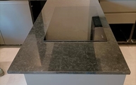 Montage der Panther Black Granit Arbeitsplatten in der IKEA Küche in Köln