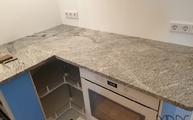 Eck-Küche mit Viscont White Granit Arbeitsplatten