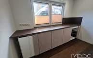 Küchenzeile mit Keranium Dekton Arbeitsplatte und Rückwänden
