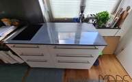 Ceranfeld mit zwei Kochfeldern in der Marengo Silestone Arbeitsplatte