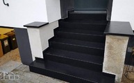 Granit Treppenstufen geflammt + gebürstet