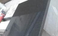 Produktion der 4 cm dicken Granitplatte Nero Assoluto
