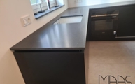 Montage der Nero Assoluto Zimbabwe Granit Arbeitsplatten in Köln