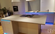 4003 Sleek Concrete Caesarstone Arbeitsplatten in Köln montiert