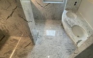 Badezimmer in Köln mit Statuario Venato Classico Marmor großformatige Platten 