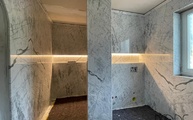 Statuario Venato Classico Marmor großformatige Platten in der Dusche montiert