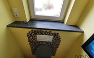 Toilette in Köln mit Granit Fensterbank Steel Grey