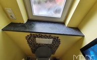 Granit Fensterbank Steel Grey im WC