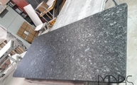 Produktion - Gerundete Steel Grey Granit Tischplatte