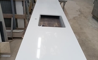 Produktion - SU200 Royal White Diresco Arbeitsplatte mit Ausschnitt