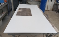 Produktion - Ausschnitt in der SU200 Royal White Diresco Arbeitsplatte