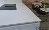 Kücheninsel mit SU200 Royal White Diresco Arbeitsplatte