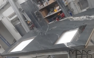 Produktion - Tempest Black Granit Arbeitsplatte mit Ausschnitt