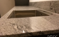 Viscont White Granit Arbeitsplatte mit polierter Oberfläche