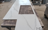 Produktion - Calacatta Oro Infinity Arbeitsplatte mit Ausklinkung und Ausschnitt