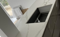 Ausschnitt in der Calacatta Oro Infinity Arbeitsplatte