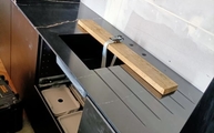 Ablaufrillen in die Eternal Noir Silestone Arbeitsplatte eingefräst
