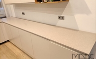 4130 Clamshell Caesarstone Arbeitsplatte in 2 cm