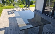 Gartentisch mit der neuen Granit Tischplatte Impala Scuro