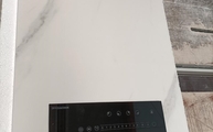 Produktion - Statuario Michelangelo Level Keramik Arbeitsplatte mit Invisacook Bedienfeld
