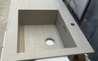Produktion - Aged Clay Porcelanosa Arbeitsplatte mit Spüle