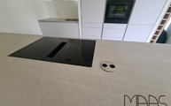 Montage der Aged Clay Porcelanosa Arbeitsplatten in Laatzen
