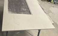 Produktion - Danae Dekton Arbeitsplatte mit flächenbündigen Ausschnitt