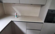 Küche in Landgraaf mit Danae Dekton Arbeitsplatten und Rückwände