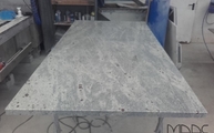 Produktion - Kashmir White Granit Arbeitsplatte mit polierter Oberfläche