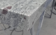 Produktion - 4 cm dicke Kashmir White Granit Arbeitsplatte
