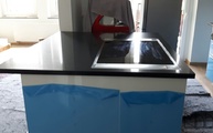 Kücheninsel mit Silestone Arbeitsplatte Negro Tebas