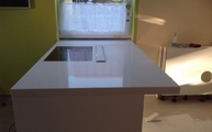 Montage der Caesarstone Arbeitsplatte 1141 Pure White / Perfect White