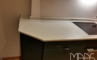 Snowy Ibiza Silestone Arbeitsplatte mit Schrägschnitt