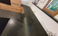Black Pearl Granit Arbeitsplatten mit satinierten Oberflächen