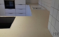 Lieferung und Montage der 4255 Creme Brule Caesarstone Arbeitsplatten in Kleinpaschleben bei Magdeburg