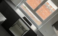 Laos Dekton Arbeitsplatte unter dem Fenster montiert